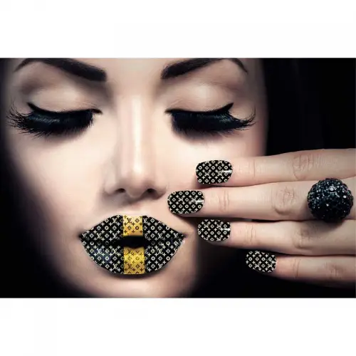 Young Woman with black/gold lips - 160x110 cm